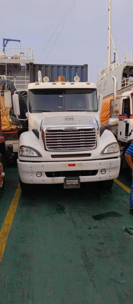 Transporte de contenedores a bordo de ferry