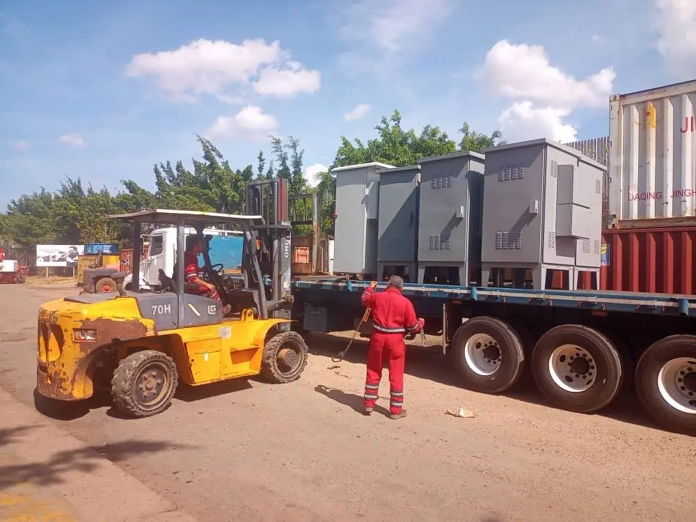 Carga de gabinetes industriales